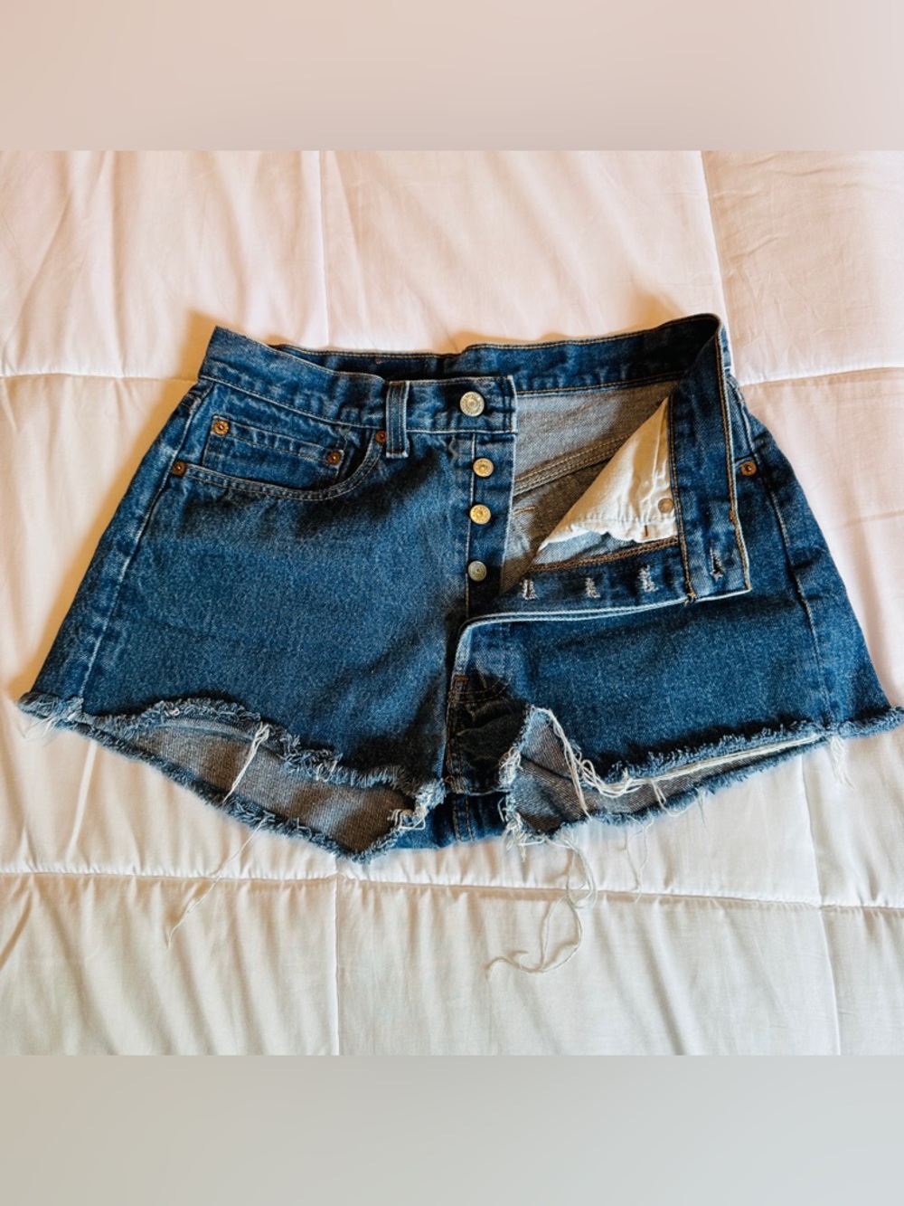 Vtg Levi’s 501 cut off shorts